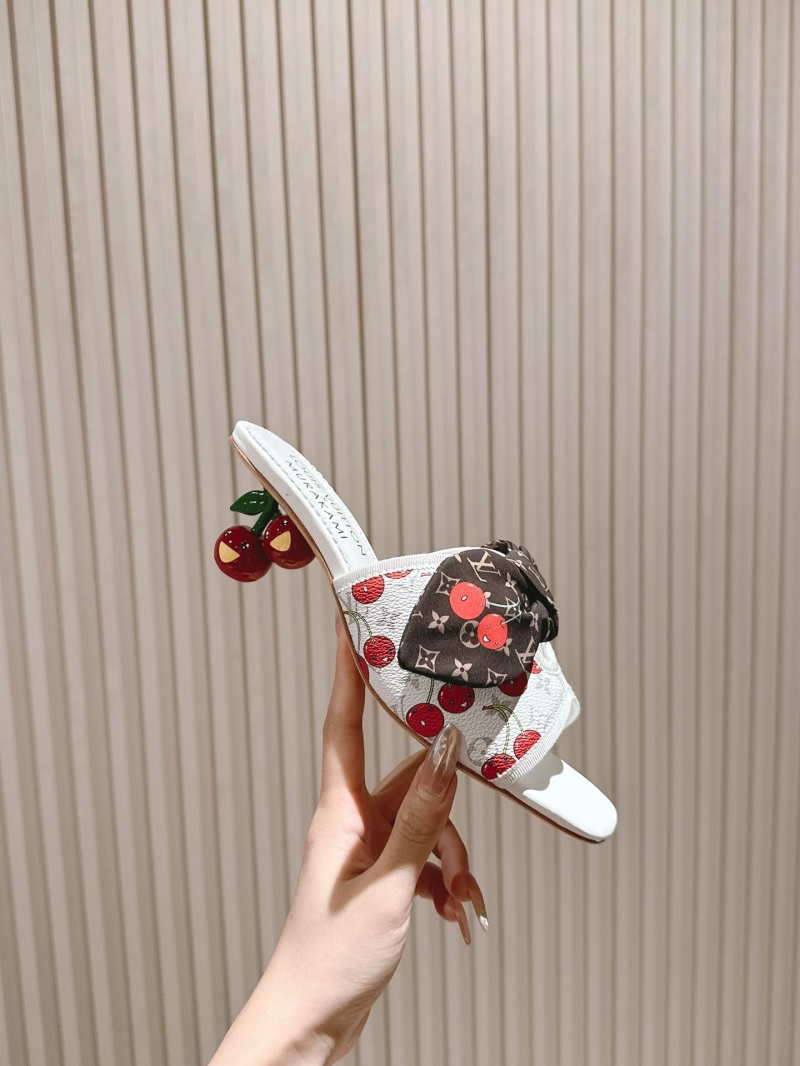 l0vis Vvtt0n slippers